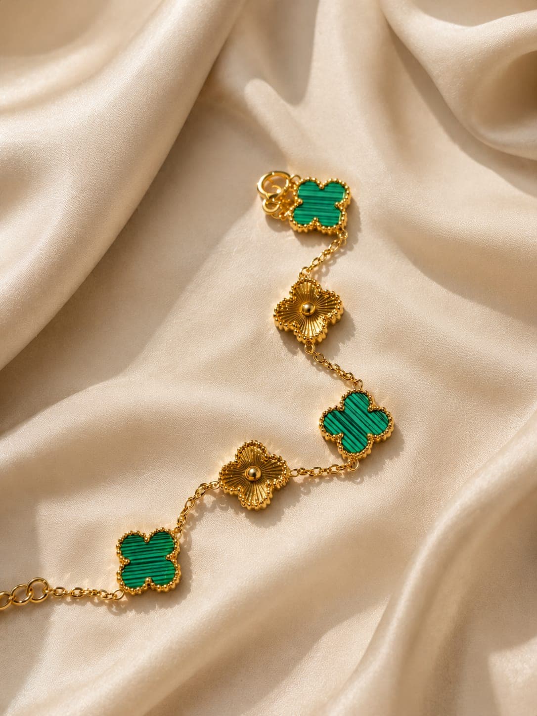 Green Clover Pendant Gold-Tone Necklace for Women | Trendy Korean Style Minimal Necklace
